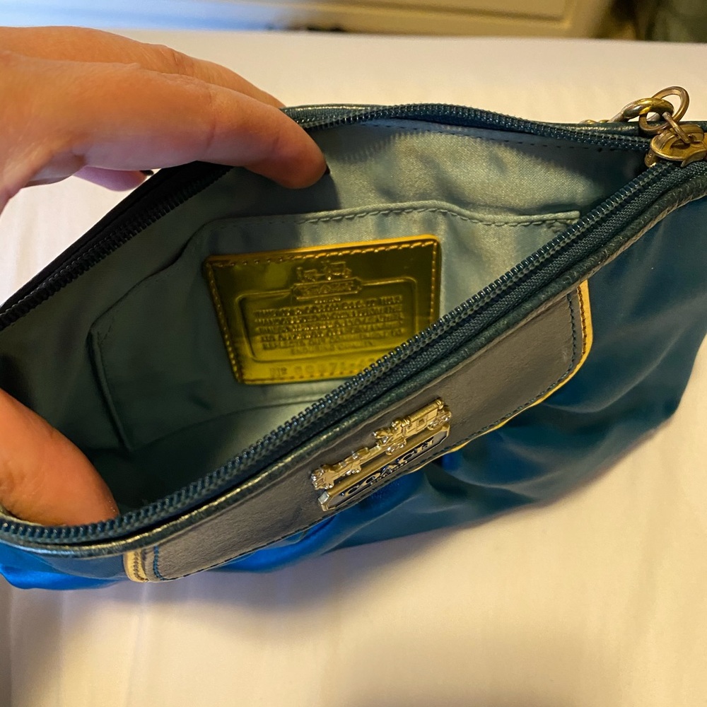 Coach wristlet - Picture 3 of 3